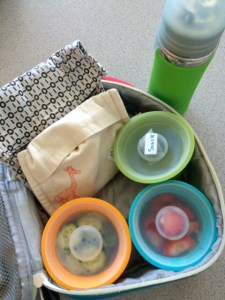 a great idea to label snack containers in the food bag 
